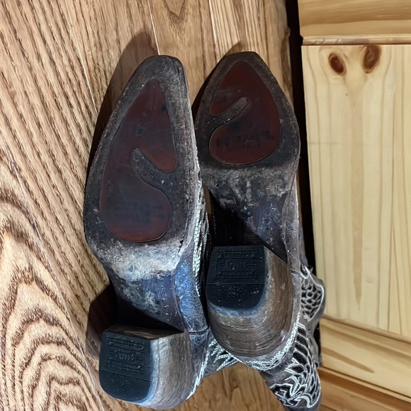 Corral boots - Picture 2 of 3